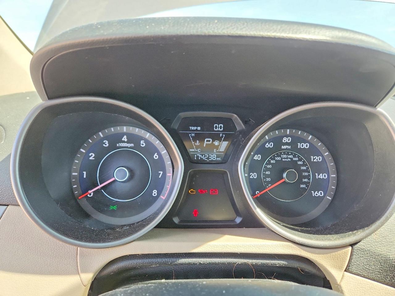 2014 HYUNDAI ELANTRA photo 25