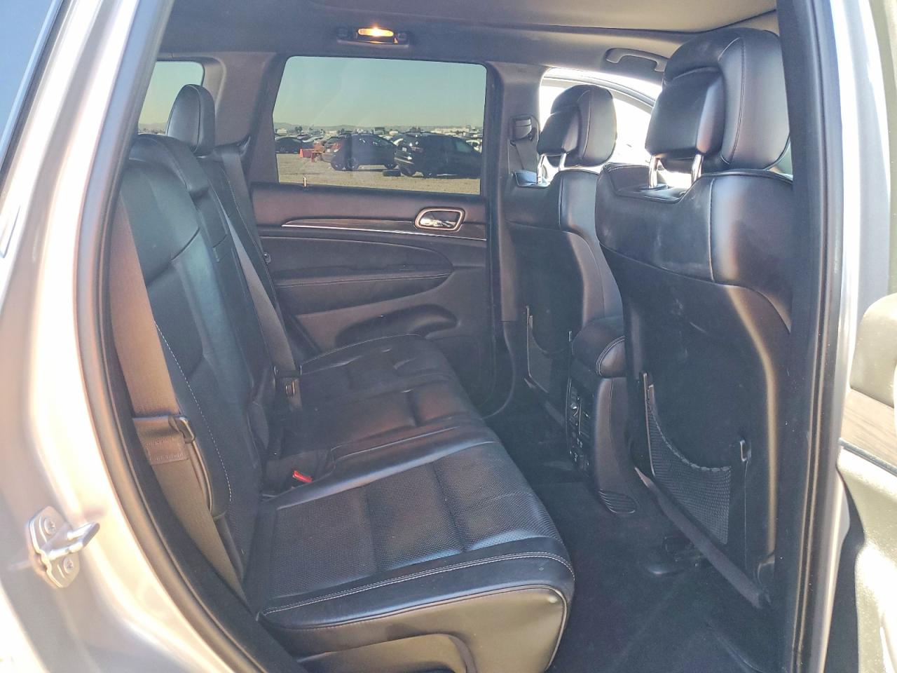 2015 JEEP GRAND CHEROKEE OVERLAND photo 31
