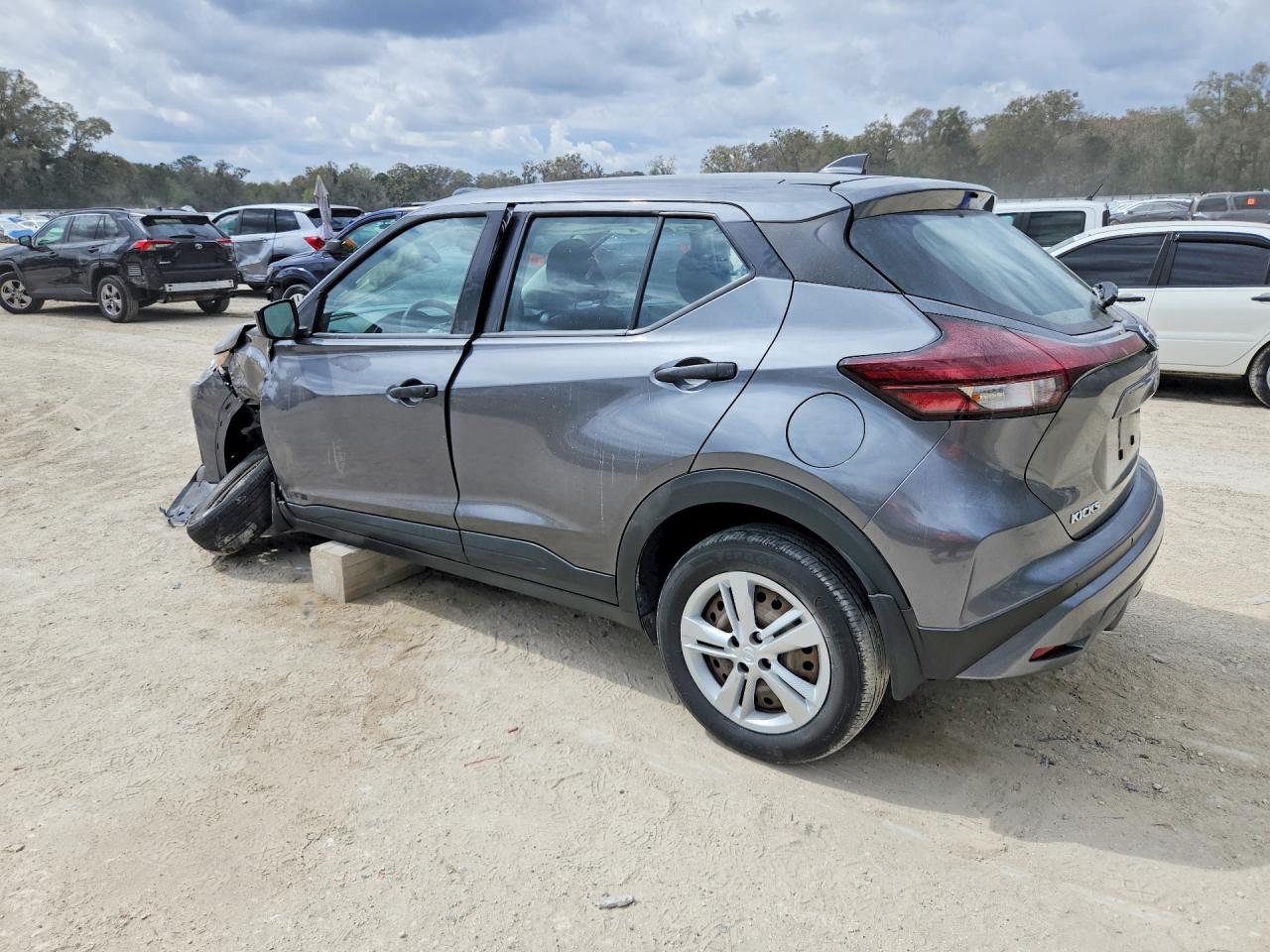 2021 NISSAN KICKS S photo 4