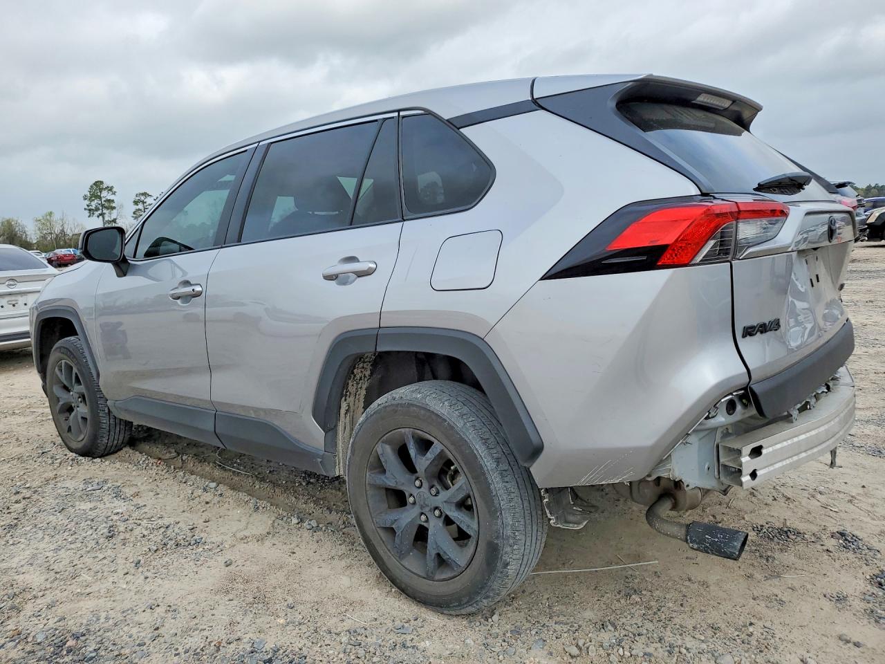 2022 TOYOTA RAV4 LE photo 2