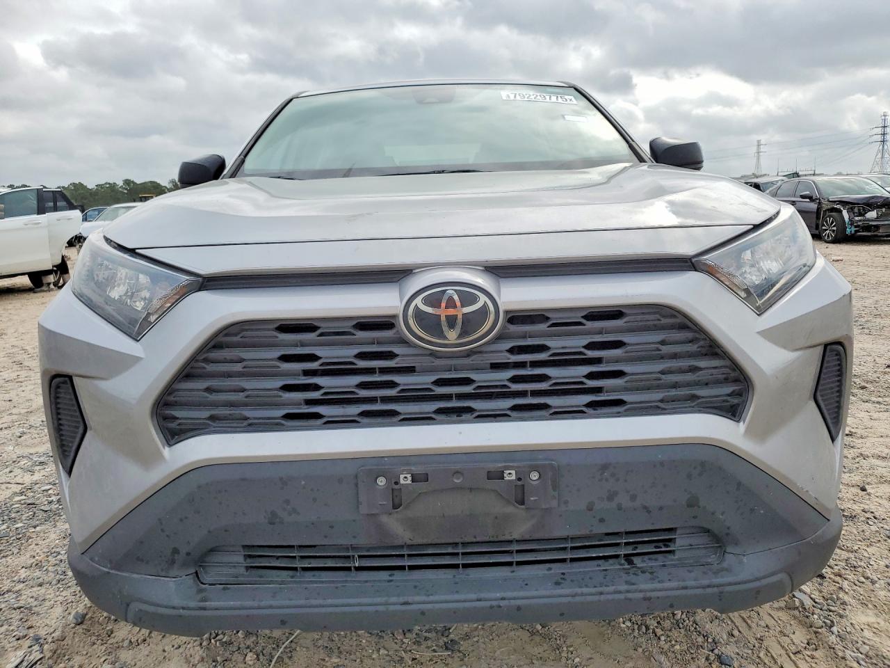 2022 TOYOTA RAV4 LE photo 5