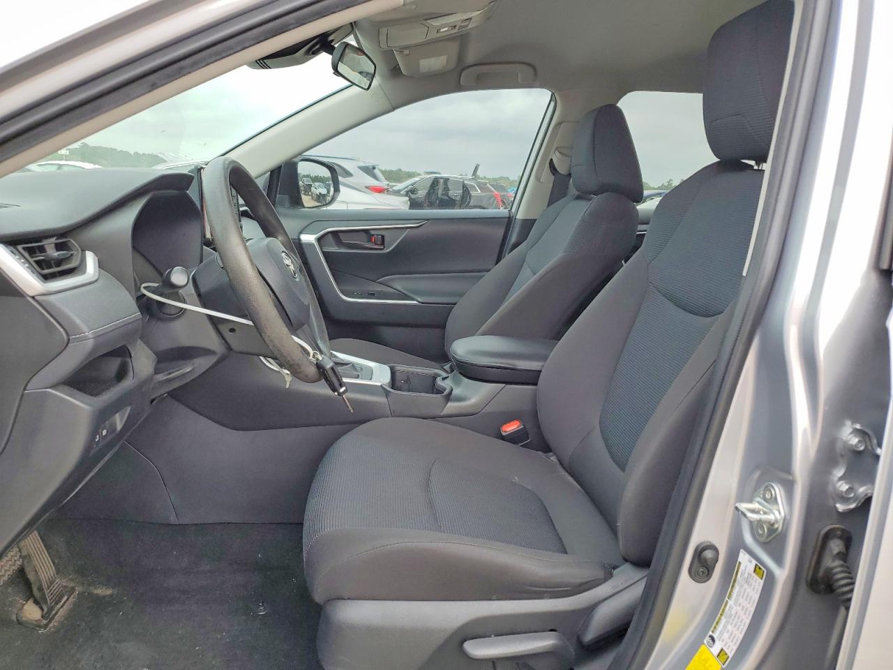 2022 TOYOTA RAV4 LE photo 7