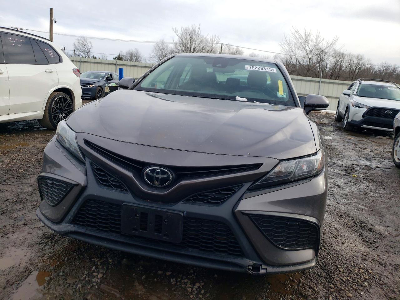 2022 TOYOTA CAMRY SE photo 5