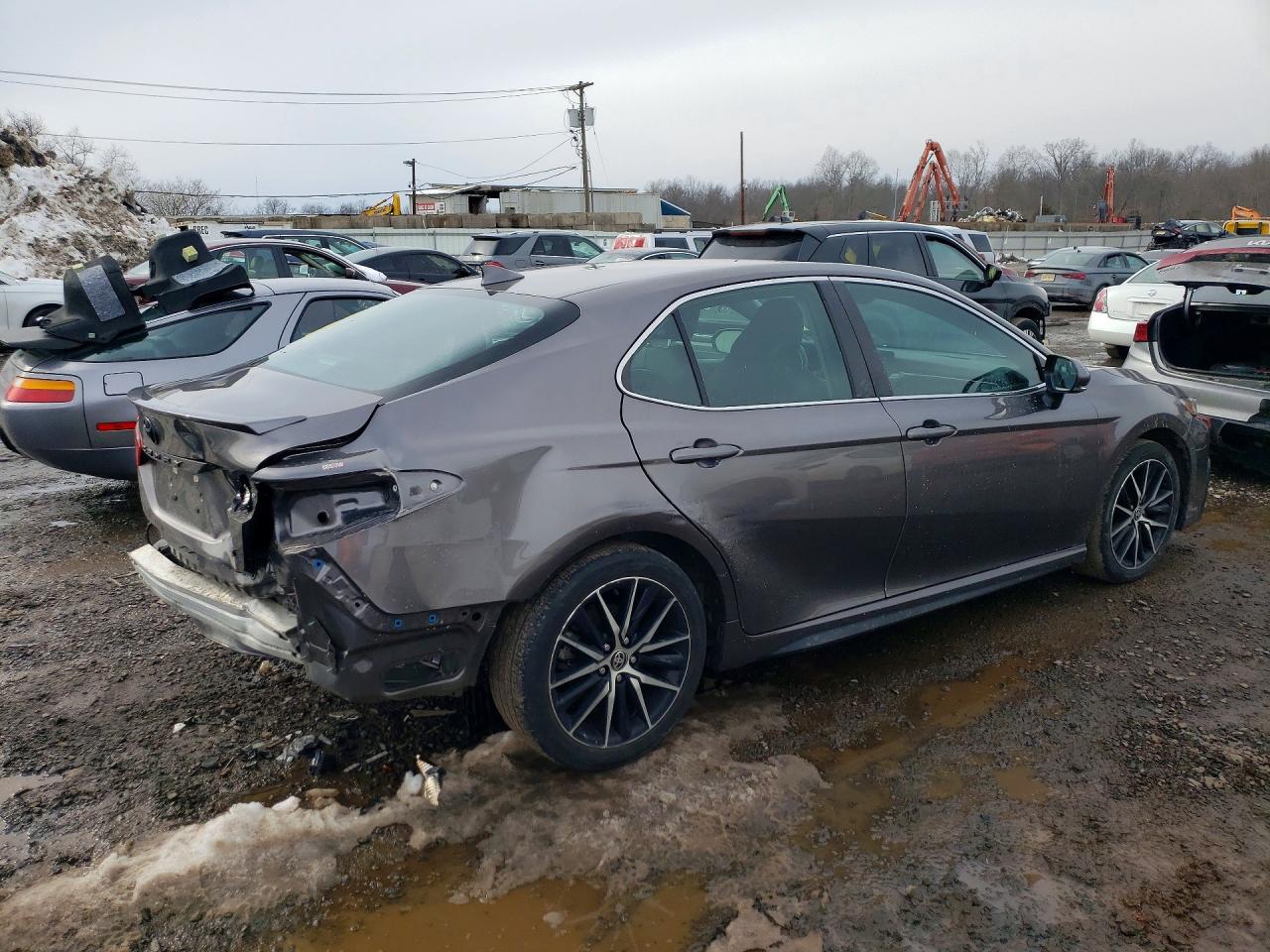 2022 TOYOTA CAMRY SE photo 3