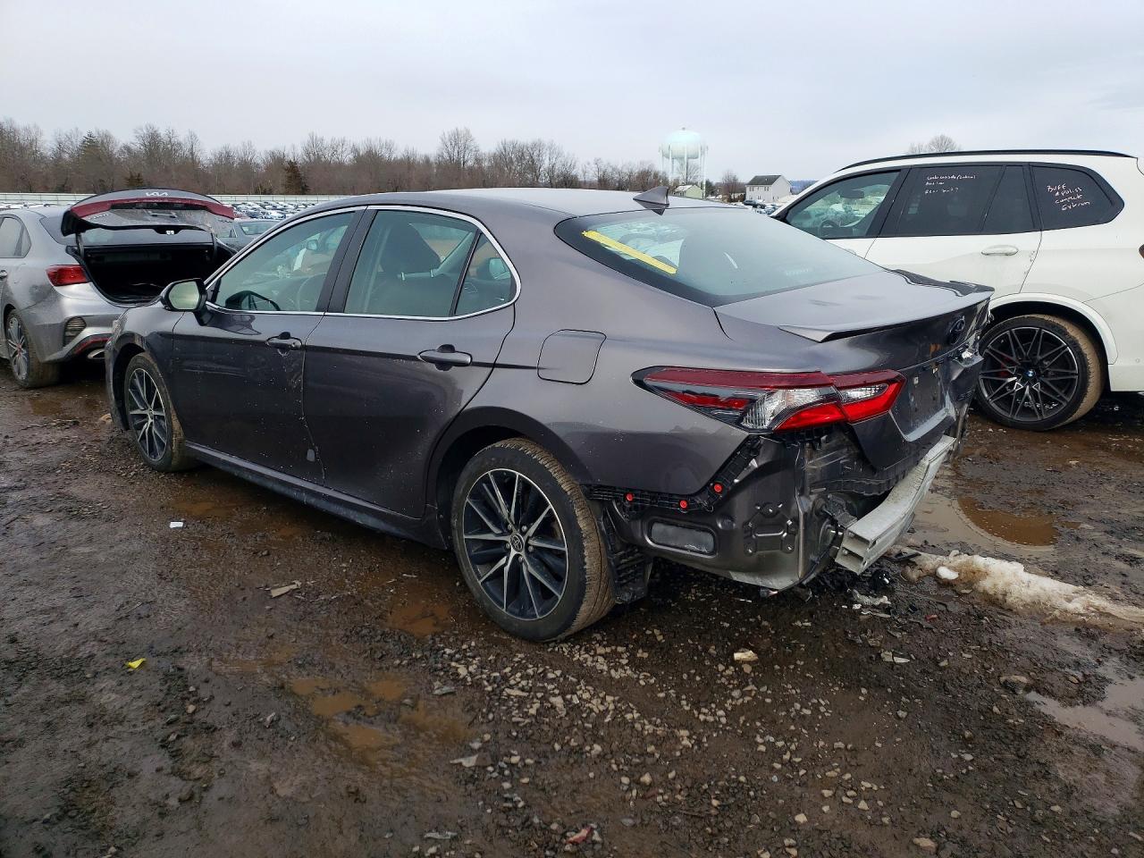 2022 TOYOTA CAMRY SE photo 2