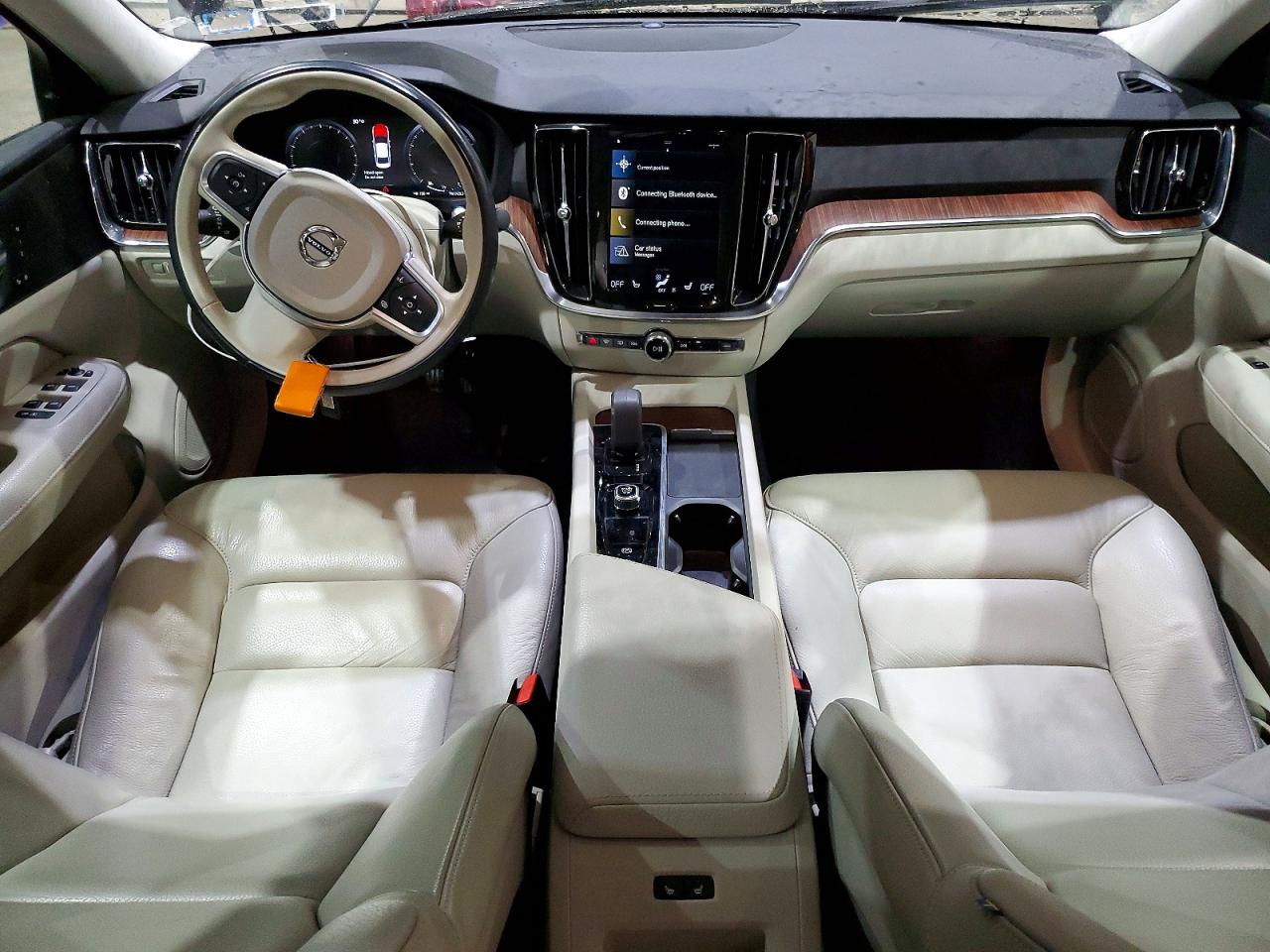 2022 VOLVO S60 B5 MOMENTUM photo 22