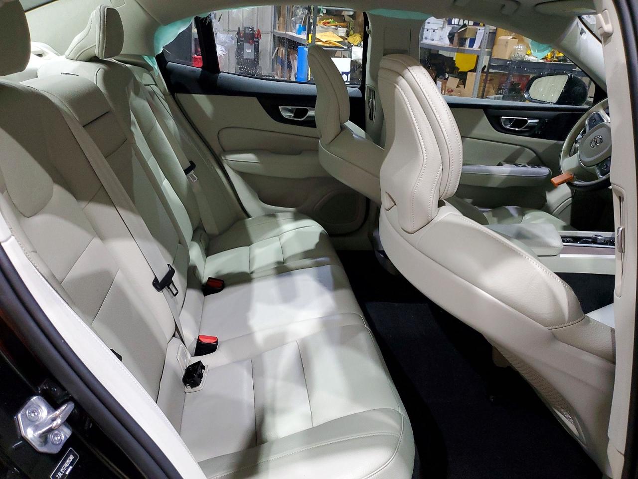 2022 VOLVO S60 B5 MOMENTUM photo 28