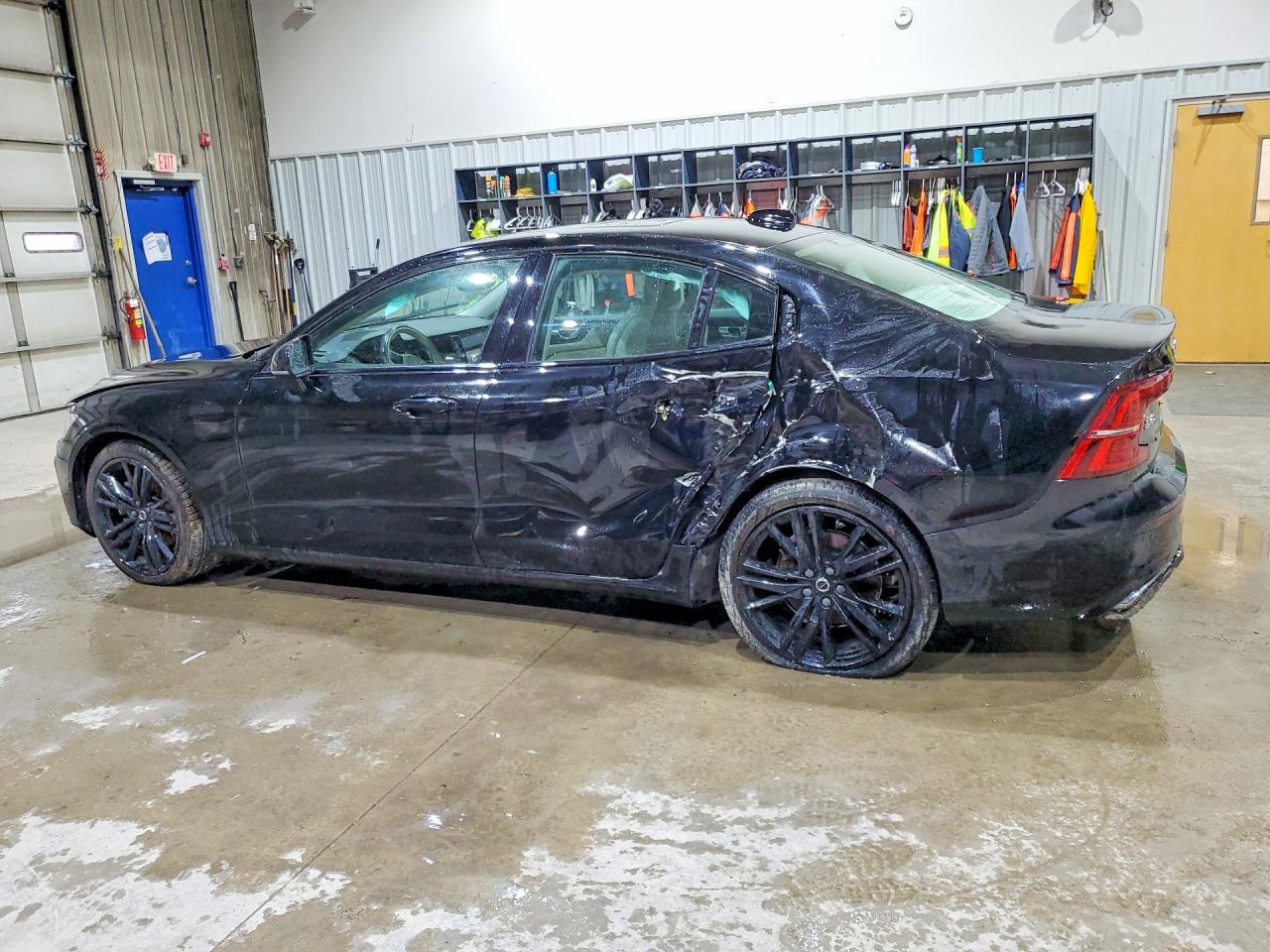 2022 VOLVO S60 B5 MOMENTUM photo 4