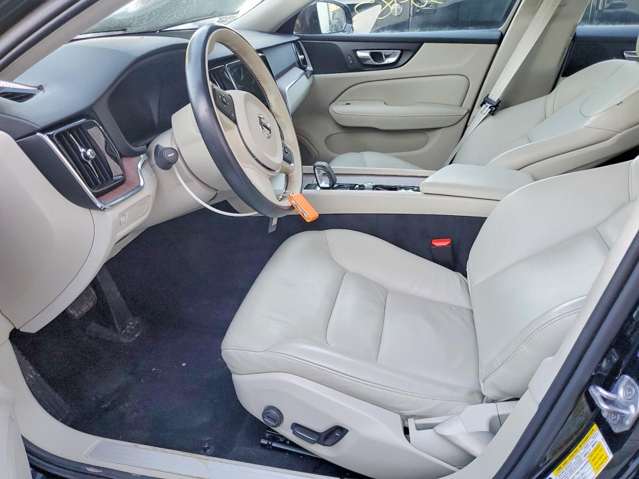 2022 VOLVO S60 B5 MOMENTUM photo 19