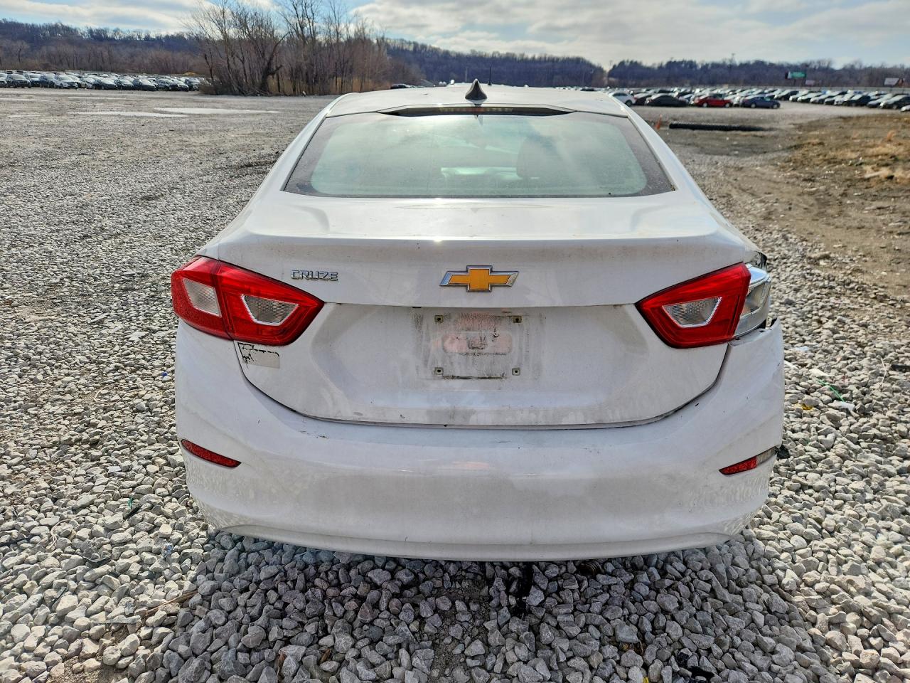 2017 CHEVROLET CRUZE LS photo 11
