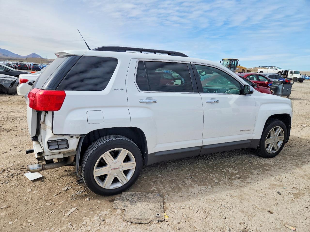2012 GMC TERRAIN SLE photo 3