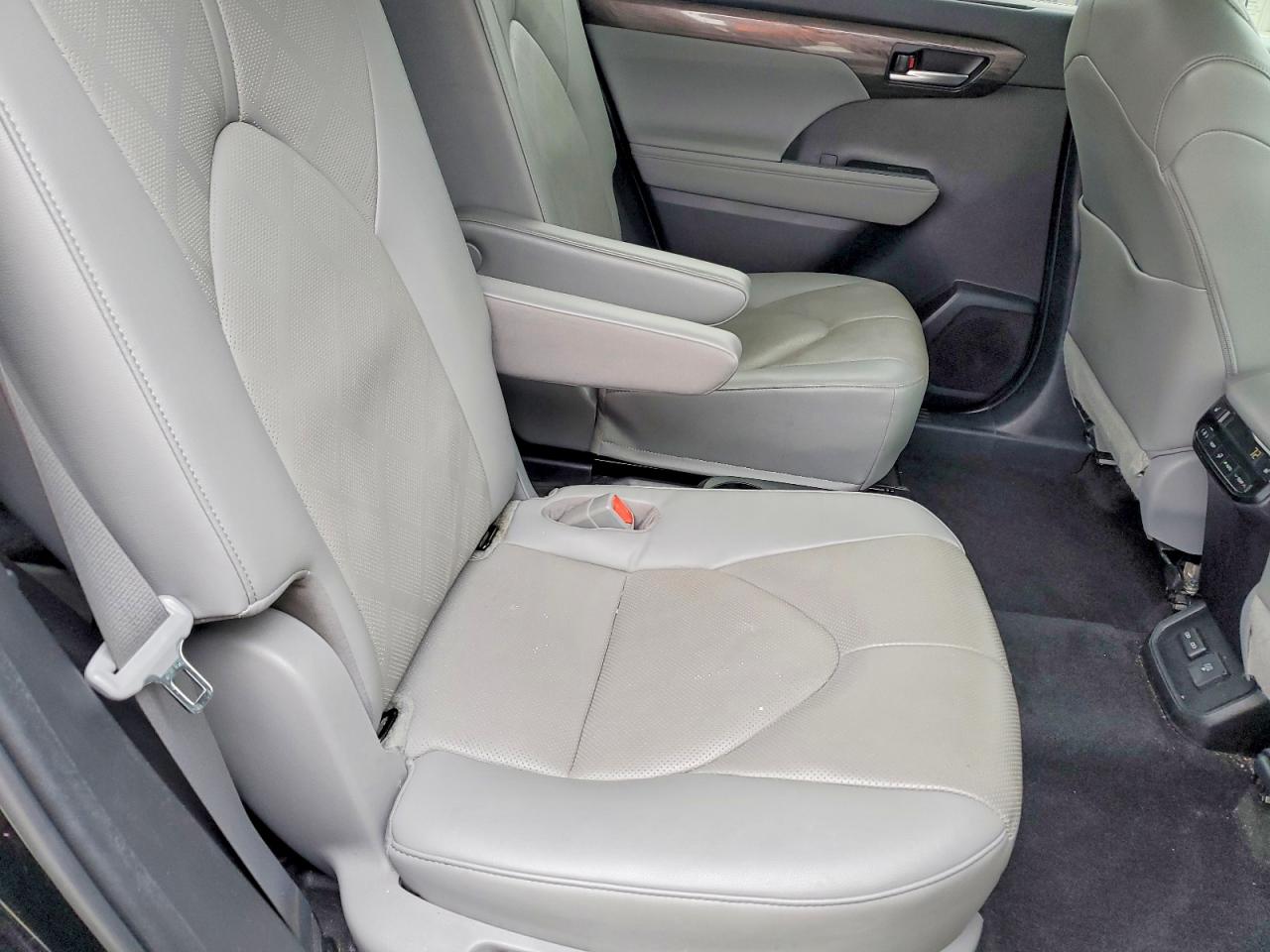 2023 TOYOTA HIGHLANDER PLATINUM photo 11