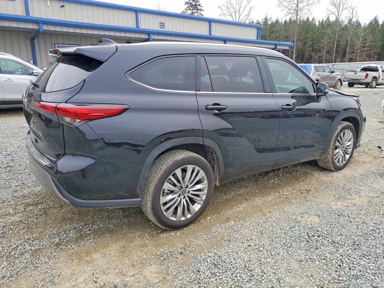 2023 TOYOTA HIGHLANDER PLATINUM photo 3