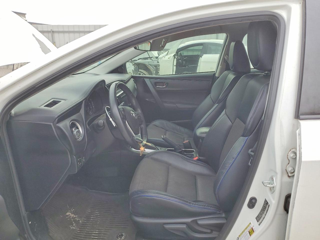 2017 TOYOTA COROLLA SE photo 13