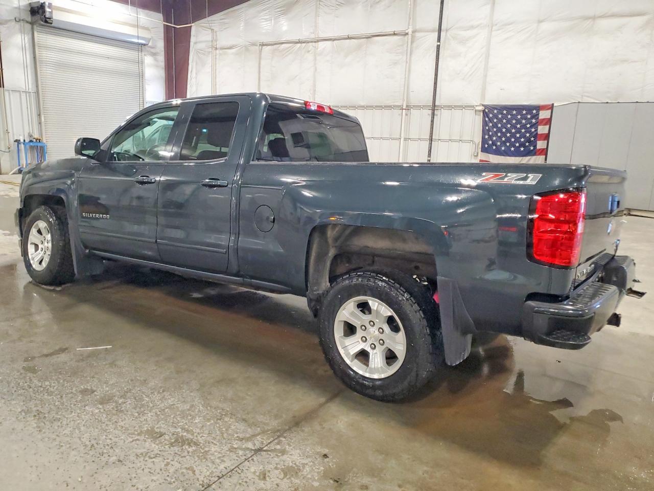 2017 CHEVROLET SILVERADO K1500 LT photo 2