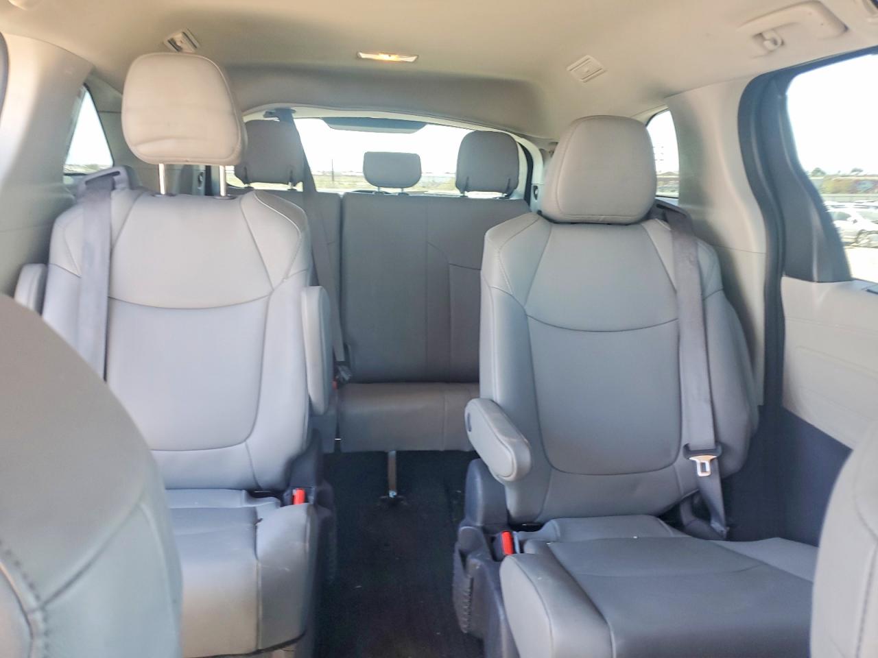 2022 TOYOTA SIENNA photo 28