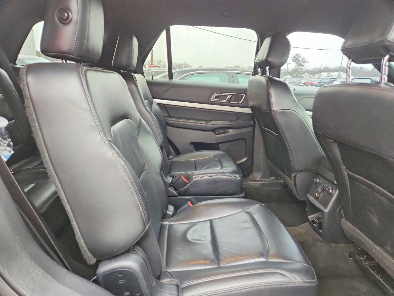 2017 FORD EXPLORER XLT photo 31