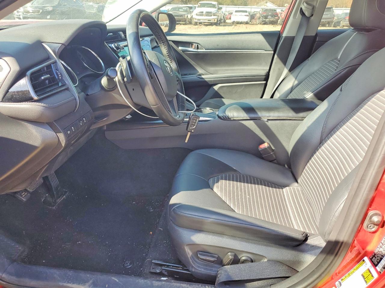 2020 TOYOTA CAMRY SE photo 7