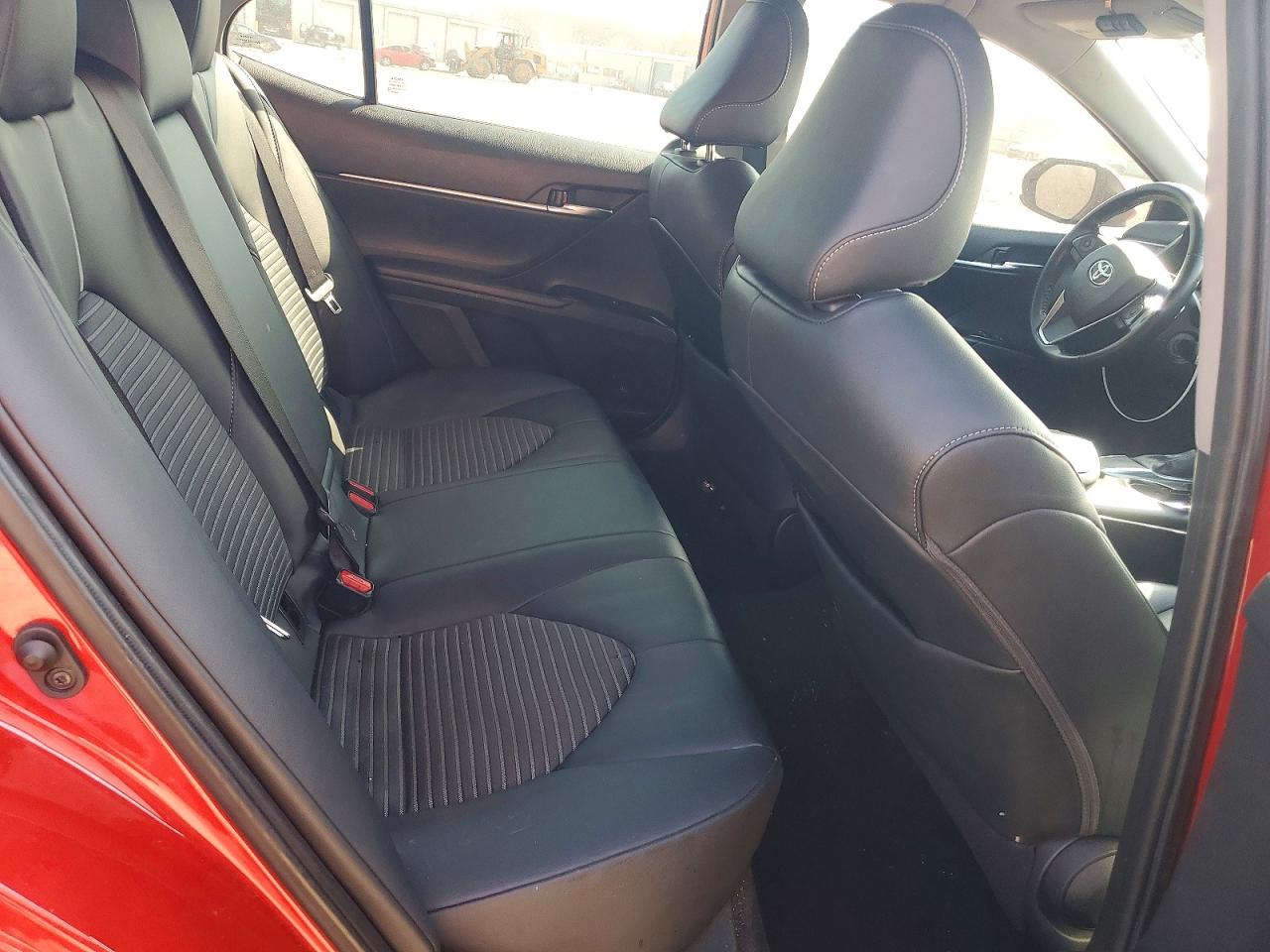 2020 TOYOTA CAMRY SE photo 10