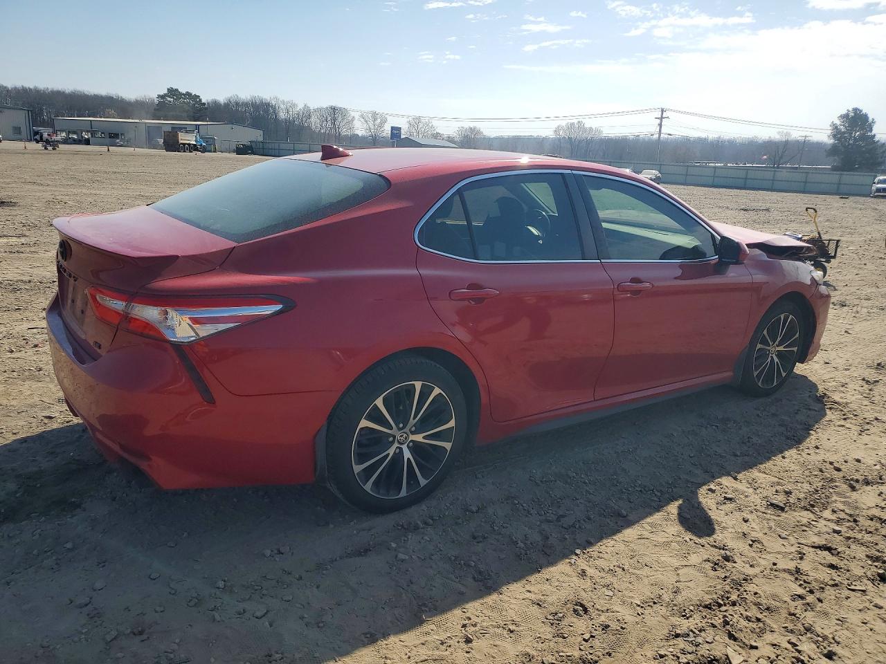 2020 TOYOTA CAMRY SE photo 3