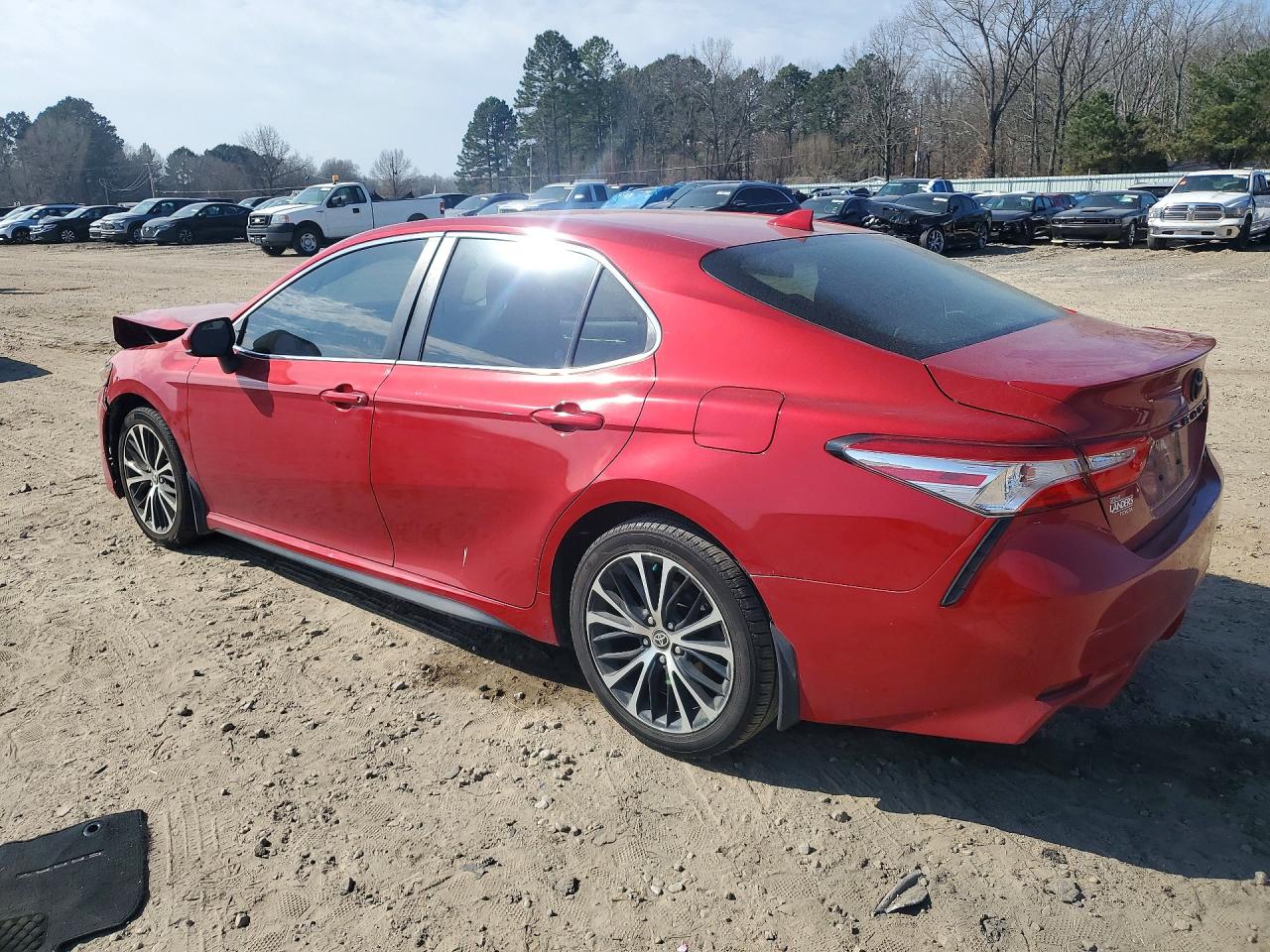 2020 TOYOTA CAMRY SE photo 2