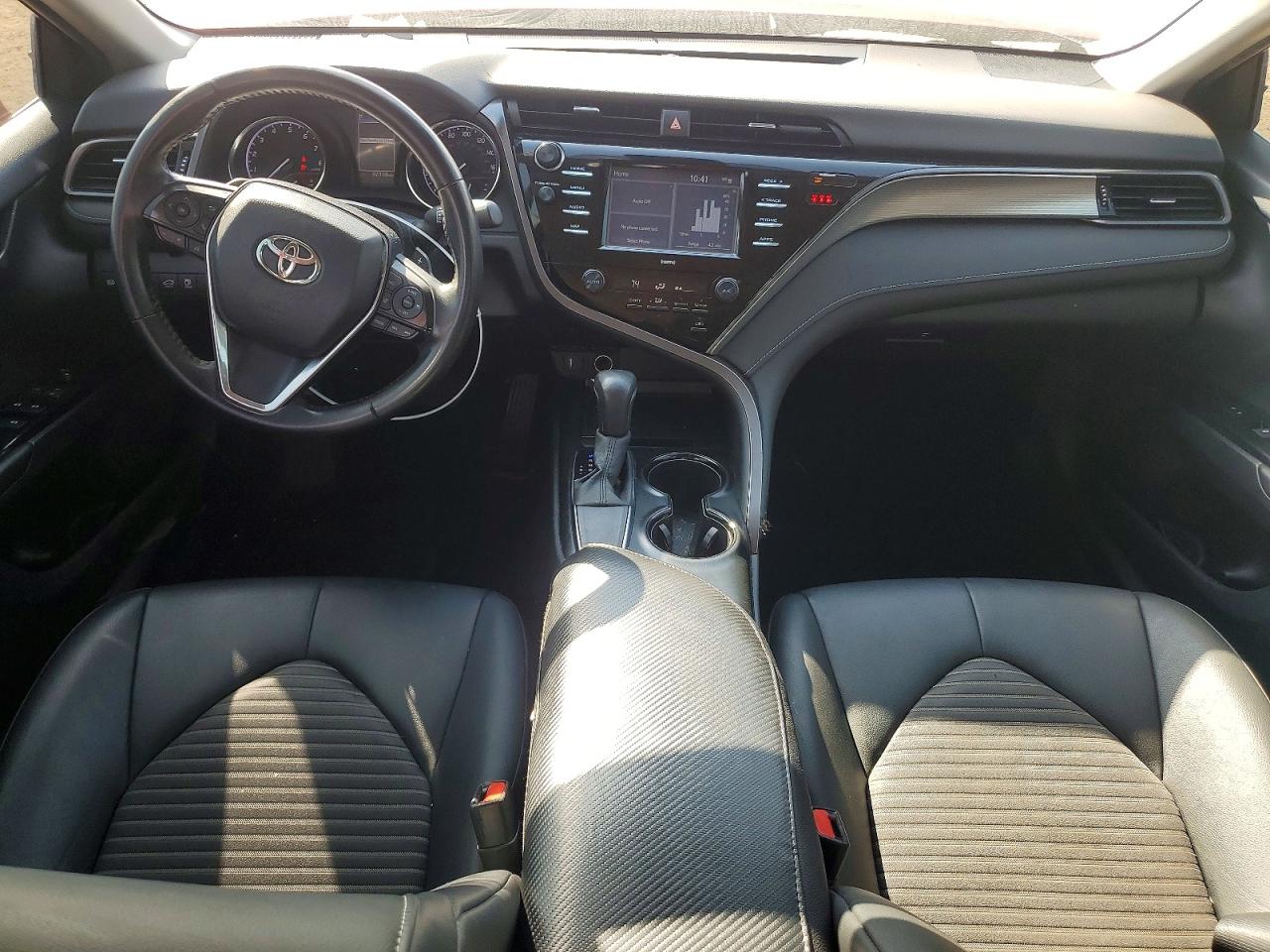 2020 TOYOTA CAMRY SE photo 8