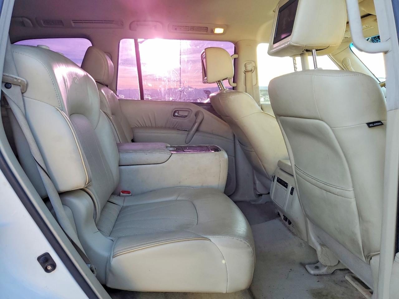 2012 INFINITI QX56 BASE photo 11