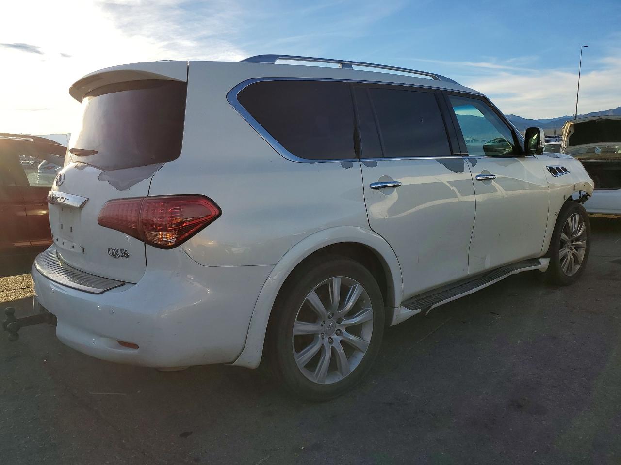2012 INFINITI QX56 BASE photo 3