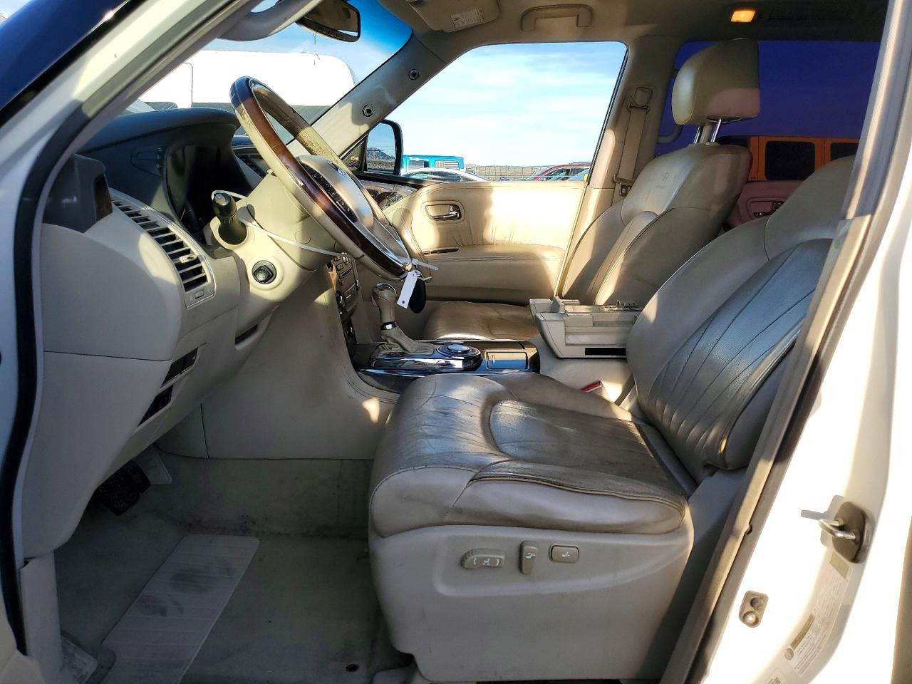 2012 INFINITI QX56 BASE photo 7