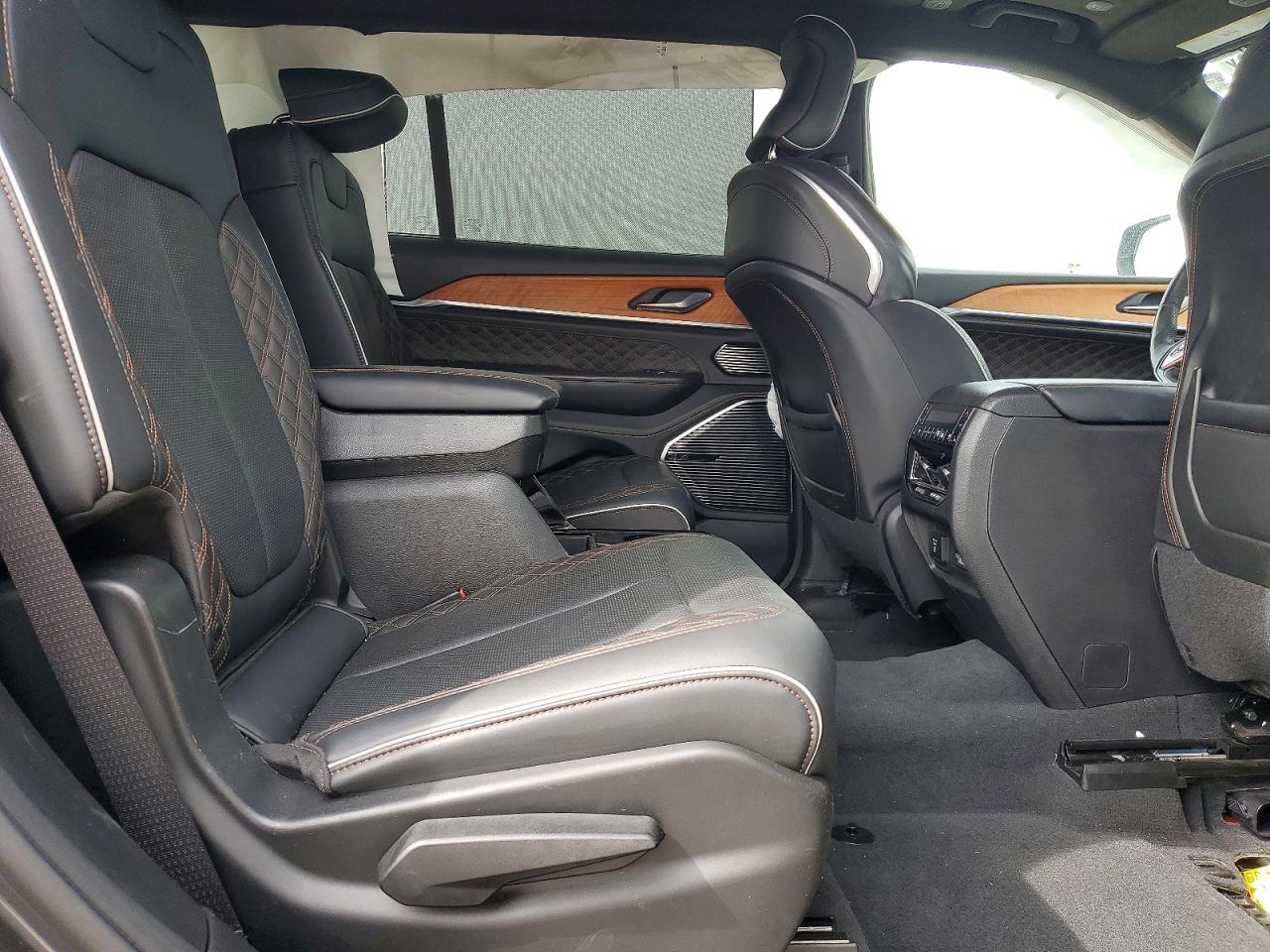 2023 JEEP GRAND CHEROKEE L SUMMIT photo 11