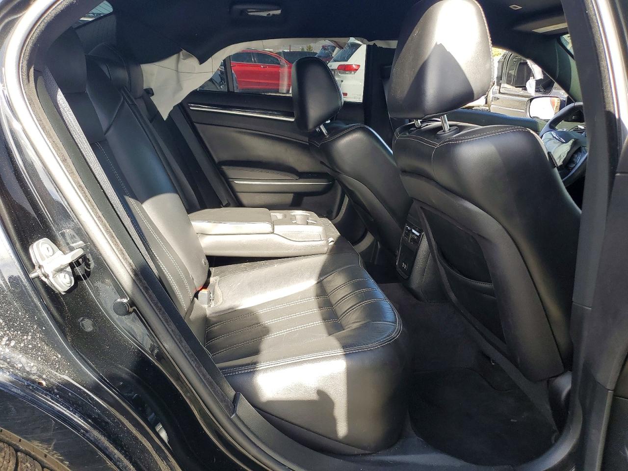 2018 CHRYSLER 300 S photo 19
