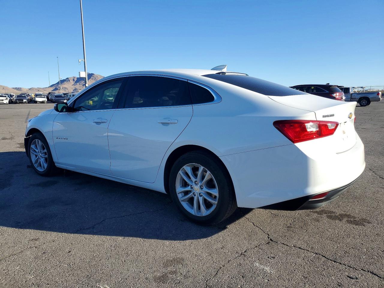 2018 CHEVROLET MALIBU LT photo 2