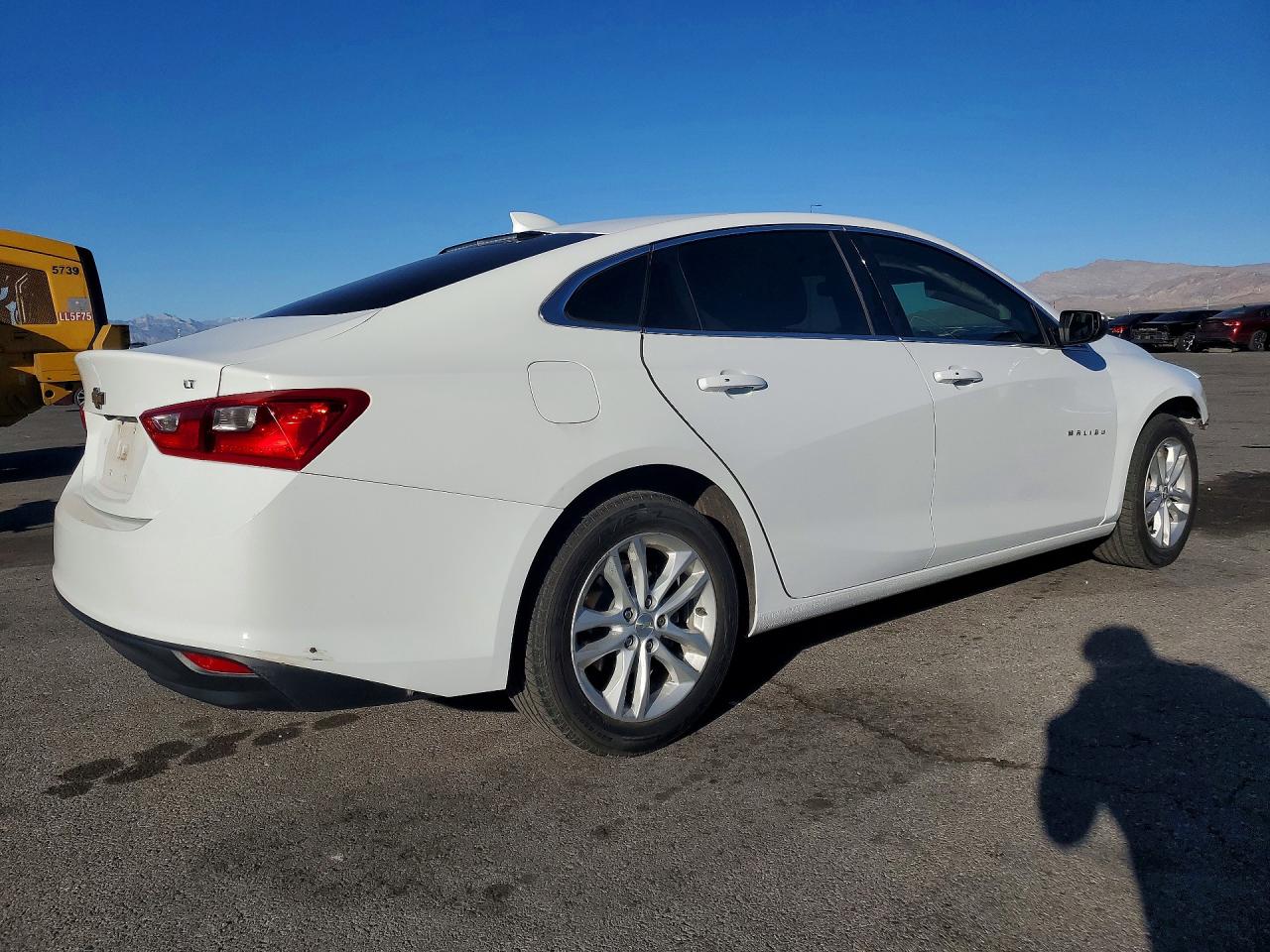 2018 CHEVROLET MALIBU LT photo 3