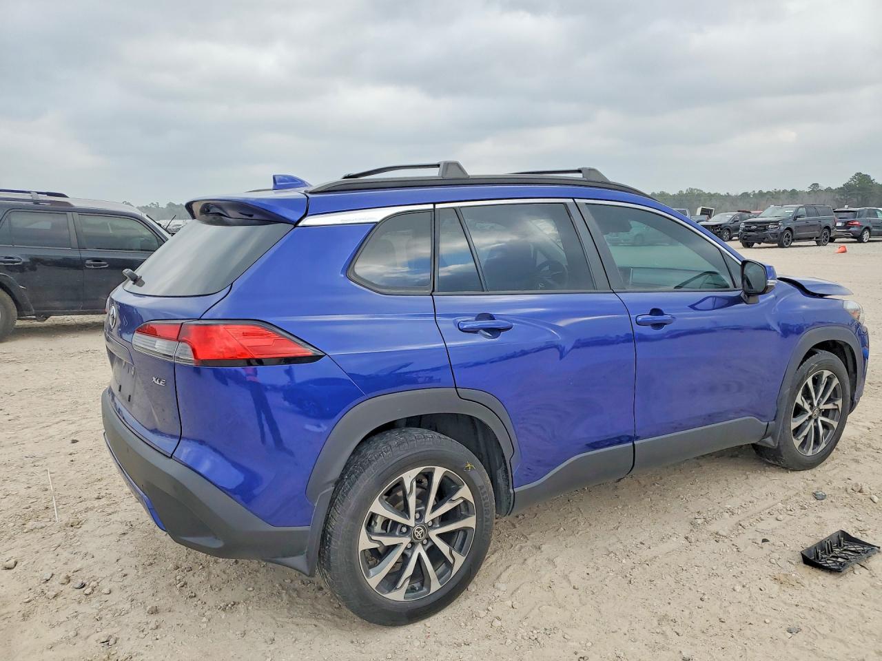 2023 TOYOTA COROLLA CROSS XLE photo 5