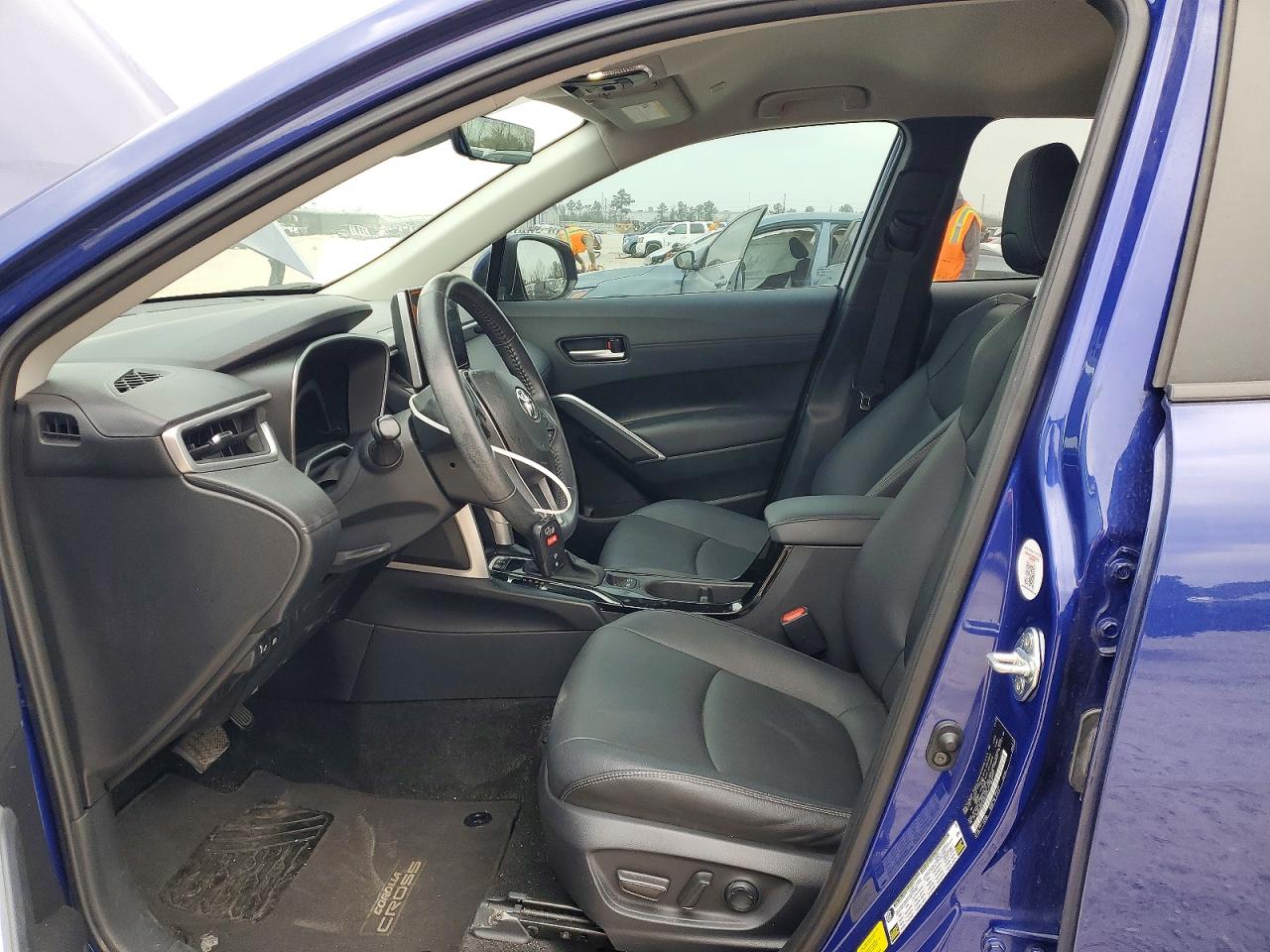 2023 TOYOTA COROLLA CROSS XLE photo 13
