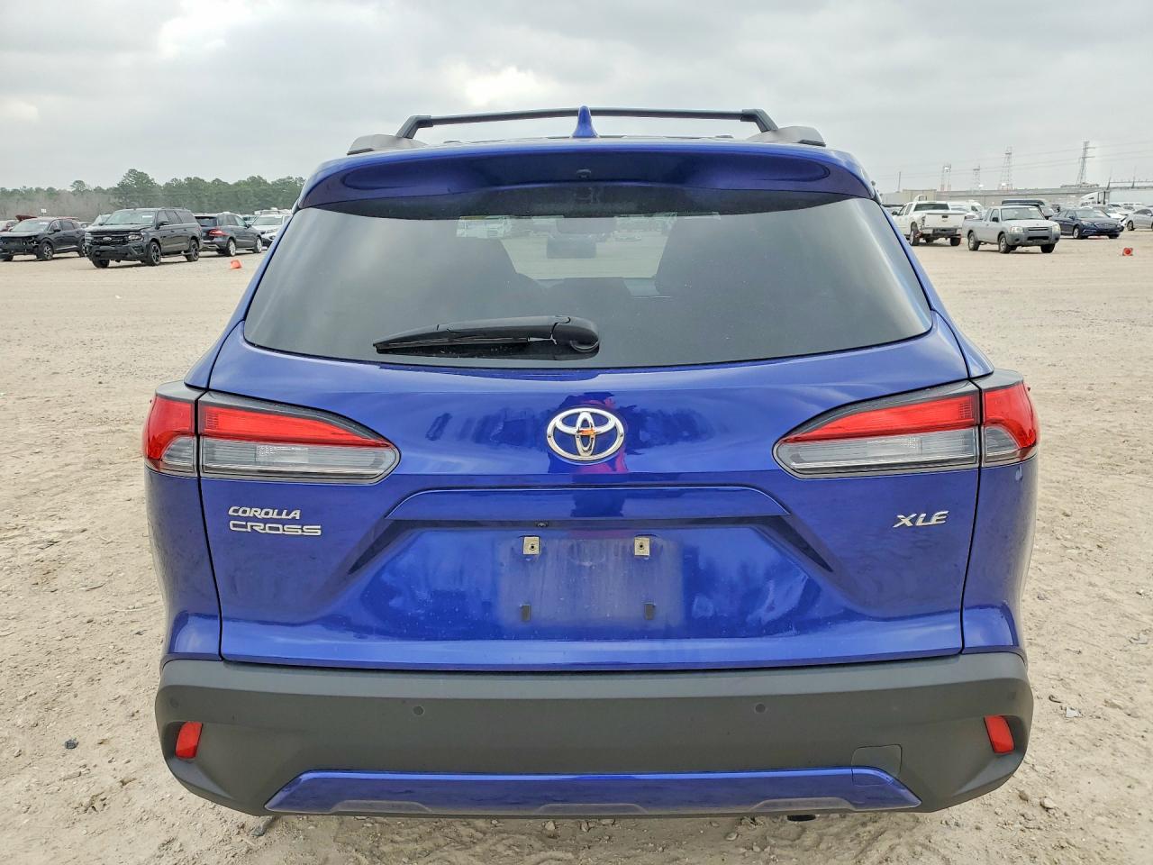 2023 TOYOTA COROLLA CROSS XLE photo 11