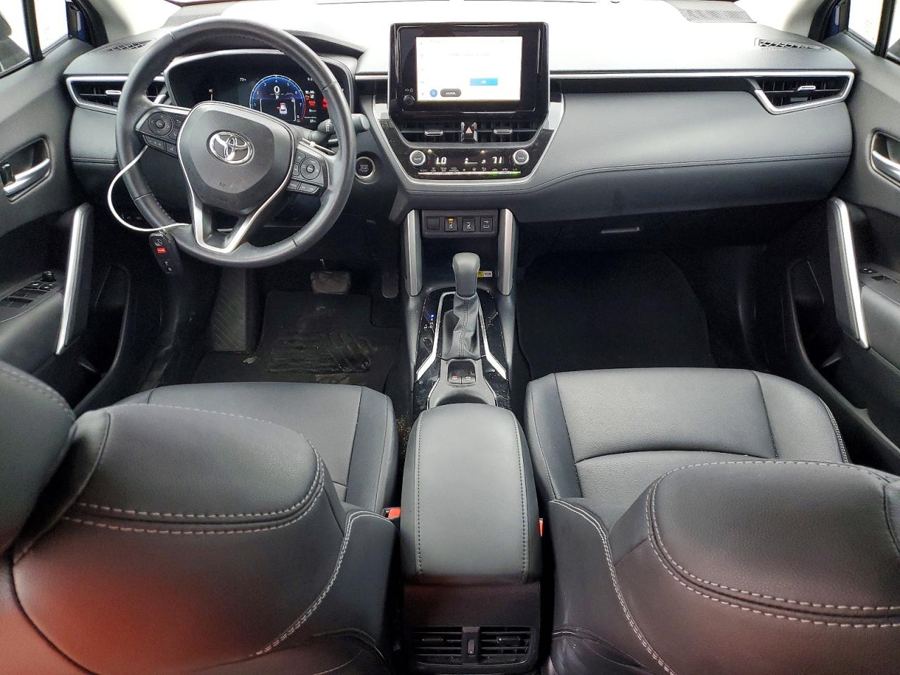 2023 TOYOTA COROLLA CROSS XLE photo 15