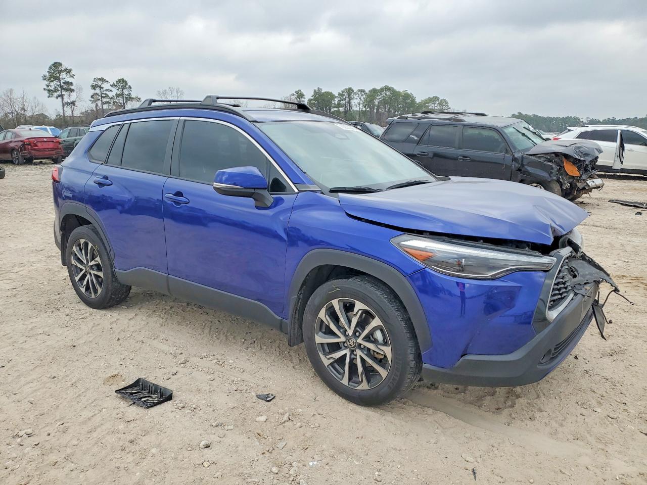 2023 TOYOTA COROLLA CROSS XLE photo 7