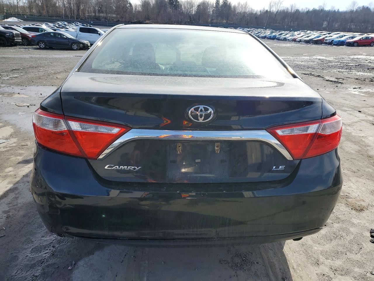 2015 TOYOTA CAMRY LE photo 6