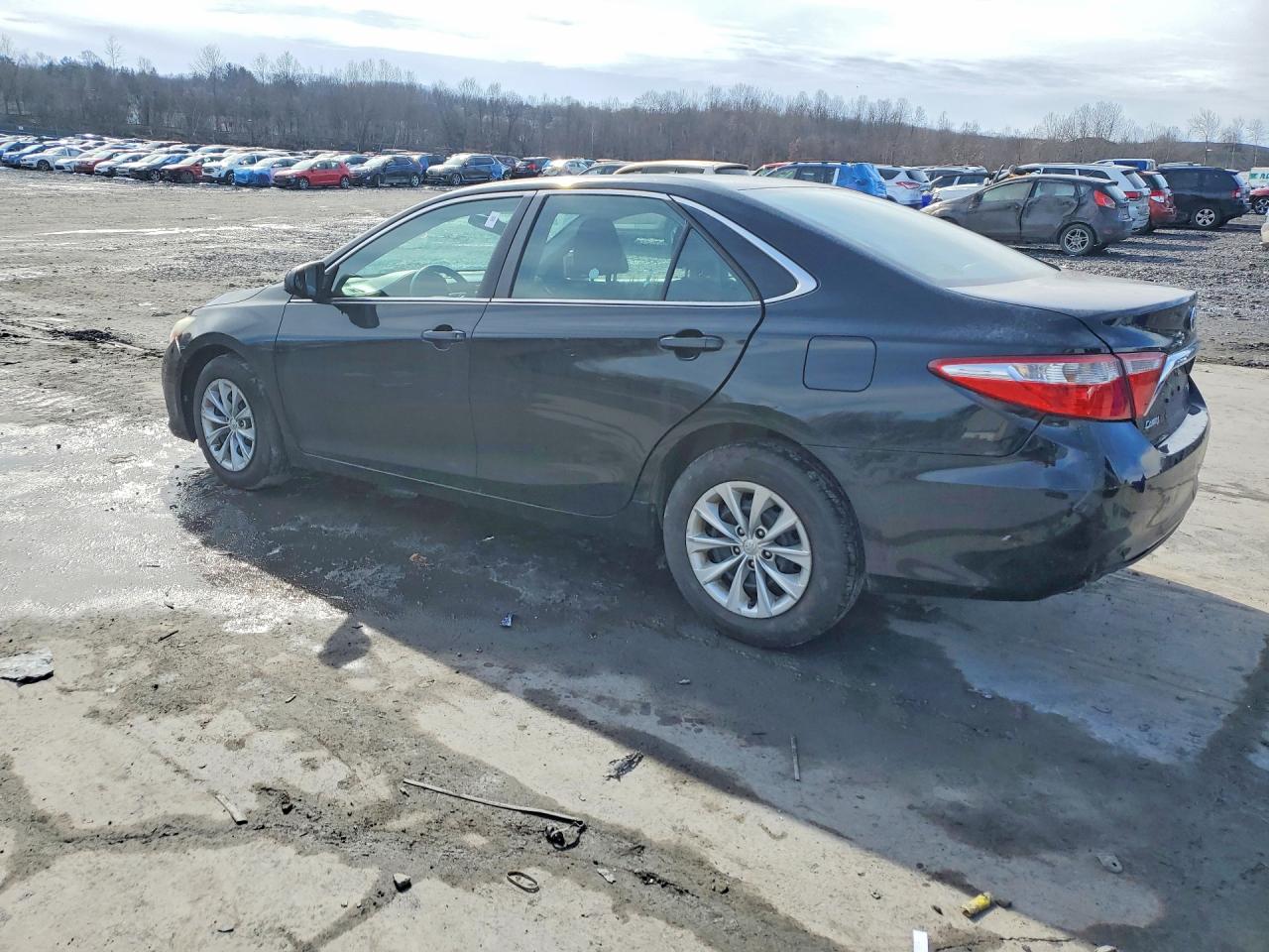 2015 TOYOTA CAMRY LE photo 2