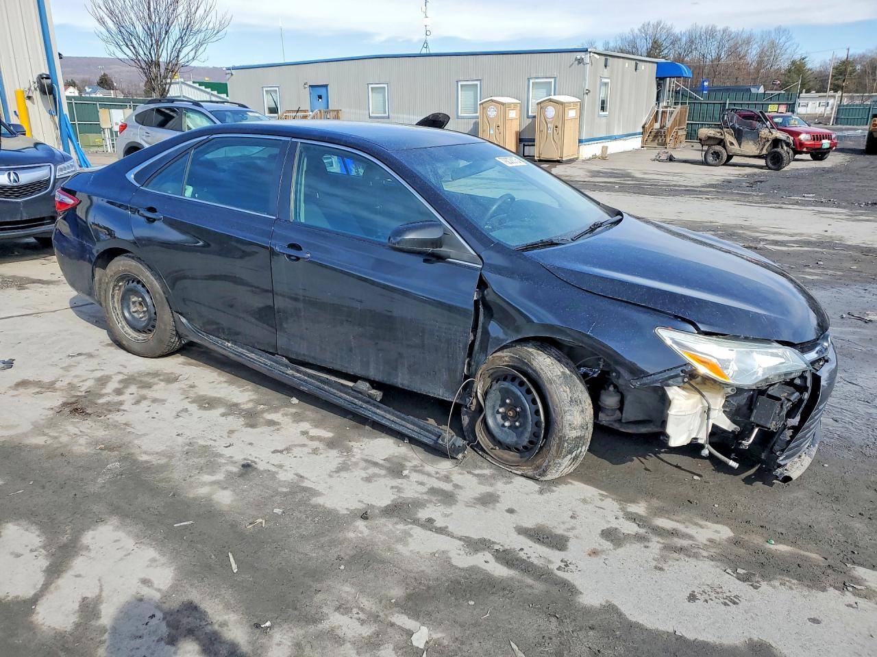 2015 TOYOTA CAMRY LE photo 4