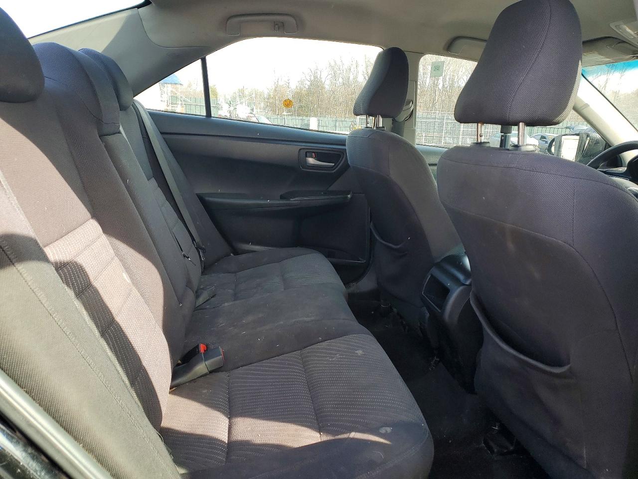 2015 TOYOTA CAMRY LE photo 10