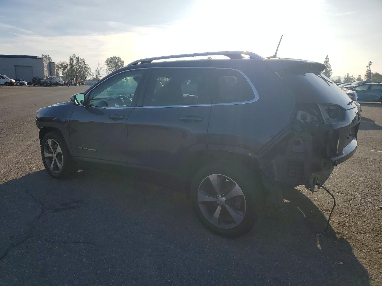 2019 JEEP CHEROKEE LIMITED photo 3