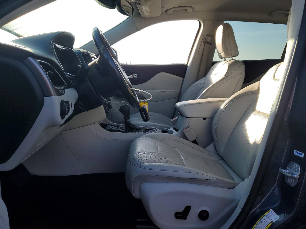 2019 JEEP CHEROKEE LIMITED photo 13