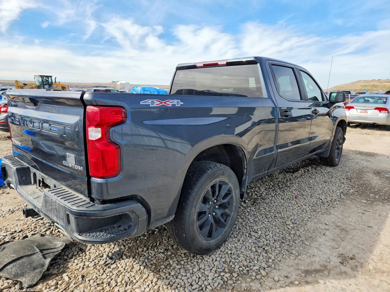 2020 CHEVROLET SILVERADO K1500 CUSTOM photo 3