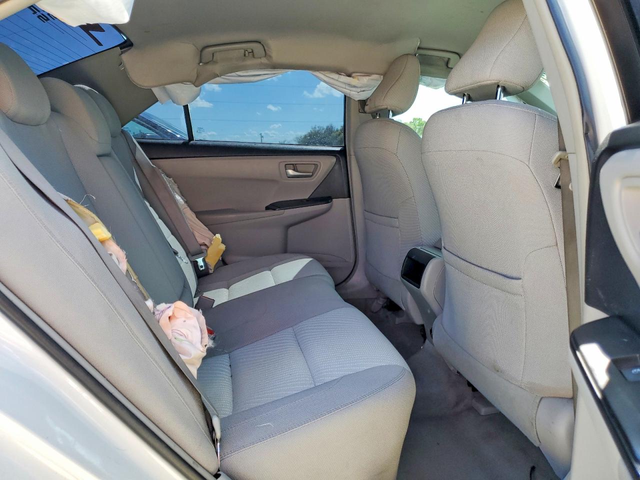 2017 TOYOTA CAMRY LE photo 19