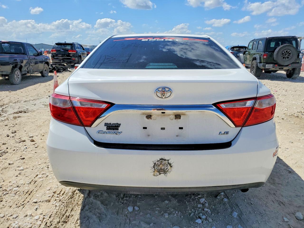 2017 TOYOTA CAMRY LE photo 11