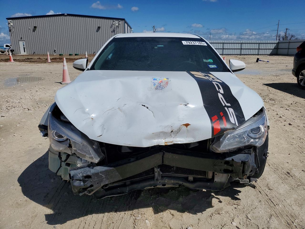 2017 TOYOTA CAMRY LE photo 9