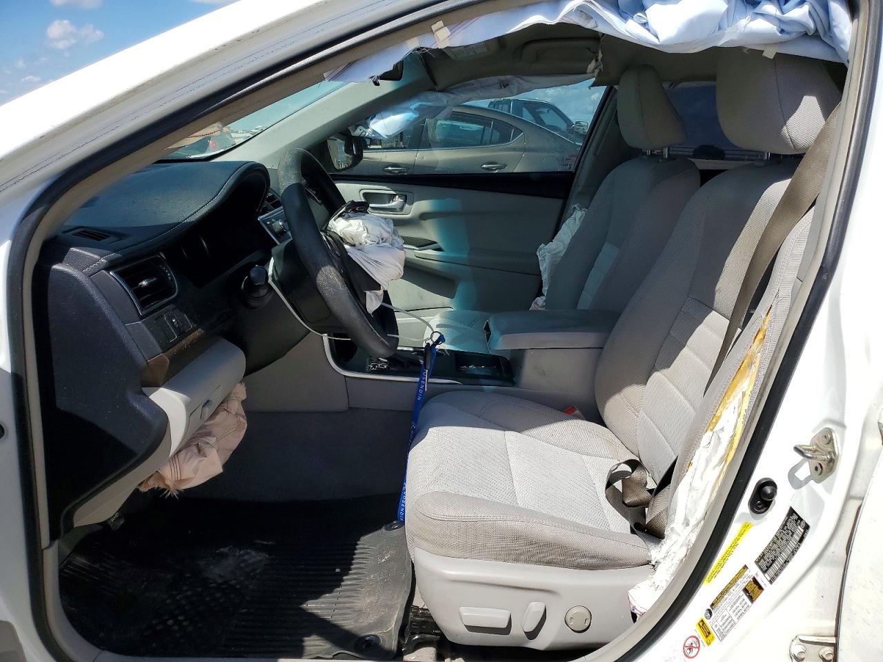 2017 TOYOTA CAMRY LE photo 13