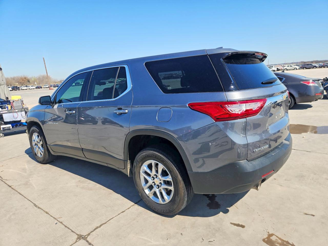 2020 CHEVROLET TRAVERSE LS photo 4